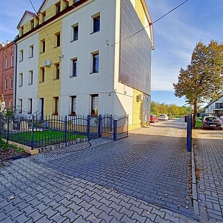 Apartament Radiostacja III Z Ogrodkiem, Parking Free グリヴィツェ エクステリア 写真